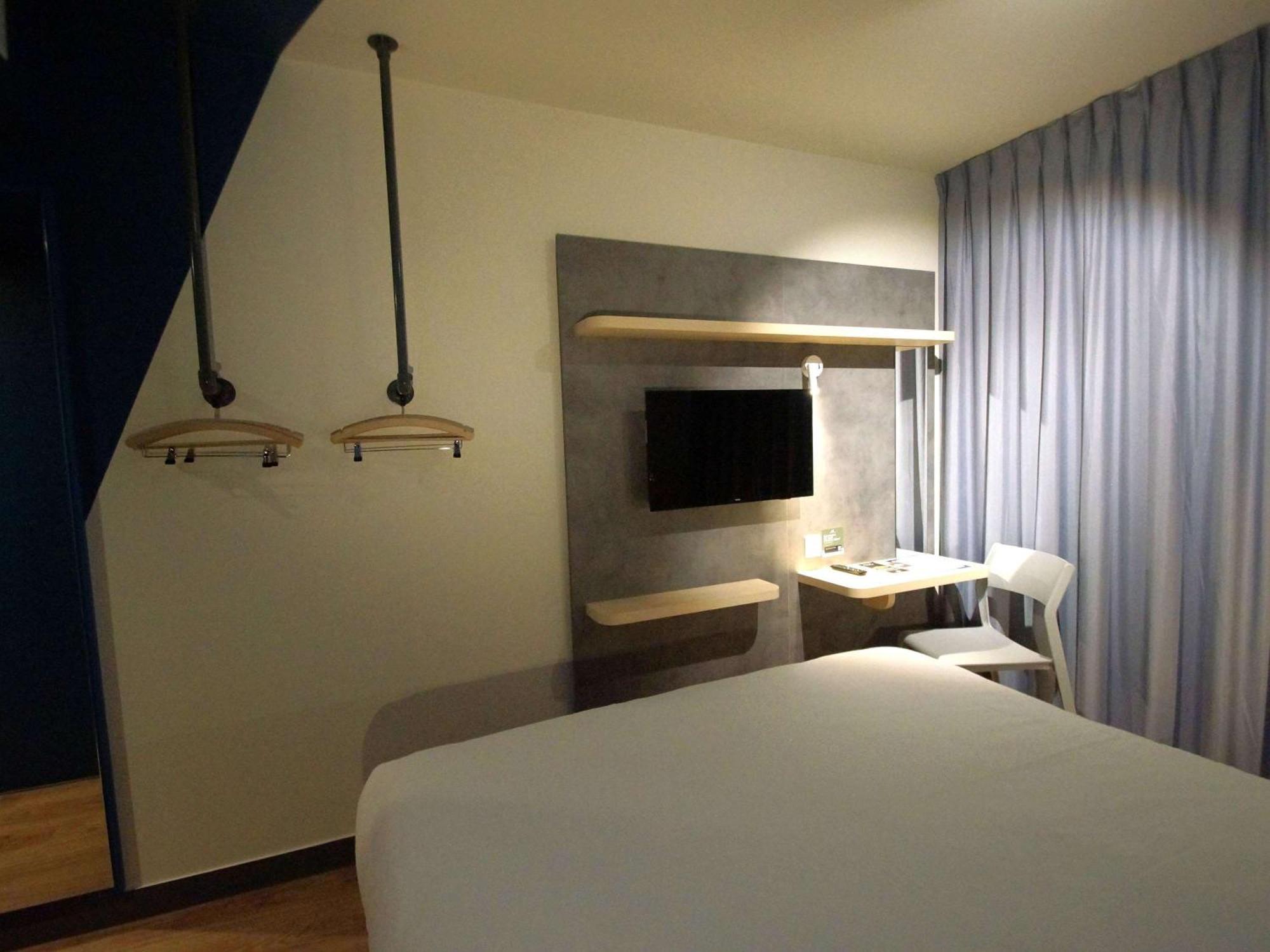 Ibis Budget Loudeac Velodrome Esterno foto